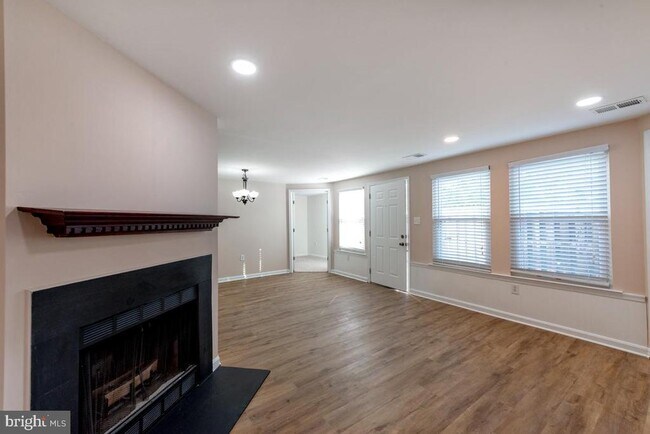 4356 Pembrook Village Dr in Alexandria, VA - Building Photo - Building Photo