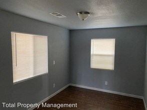 12698 1st Dr in Cutler, CA - Building Photo - Building Photo