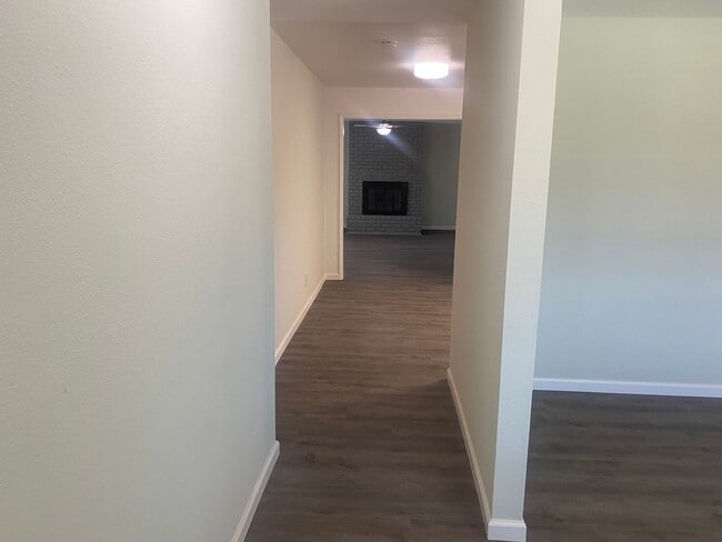 1420 W Oakland Ave in Tulare, CA - Building Photo - Building Photo
