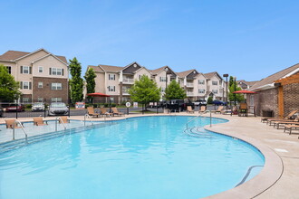 Village at Elam Farms in Murfreesboro, TN - Foto de edificio - Building Photo