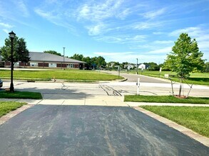 329 Dovetail Dr in Lewis Center, OH - Building Photo - Building Photo