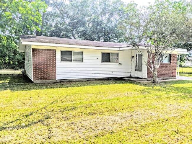 108 Antigua Dr in Lafayette, LA - Foto de edificio - Building Photo