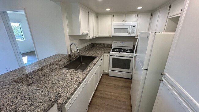 1380 Veteran Ave in Los Angeles, CA - Building Photo - Building Photo