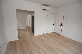 1388 W 83rd St, Unit 411 in Cleveland, OH - Building Photo - Building Photo