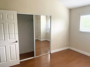 3461 NW 44th St in Lauderdale Lakes, FL - Building Photo - Building Photo