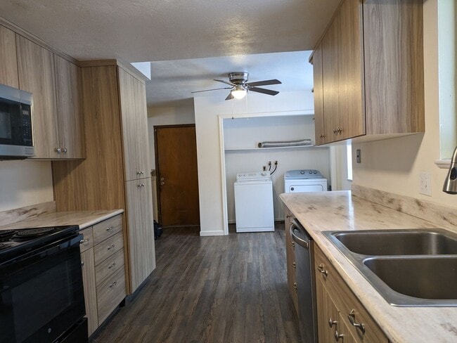 11065 Pinyon Dr in Northglenn, CO - Building Photo - Building Photo