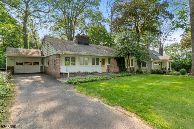 76 Beech Ave in Berkeley Heights, NJ - Building Photo - Building Photo