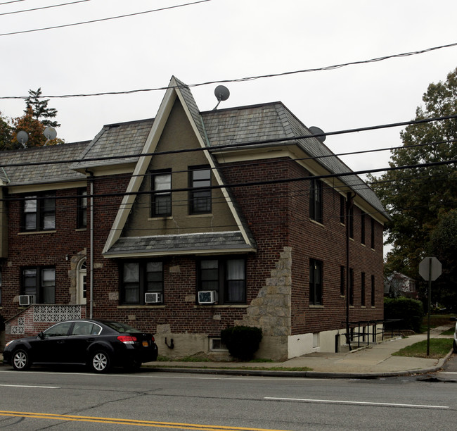 341 Willis Ave in Mineola, NY - Building Photo - Building Photo