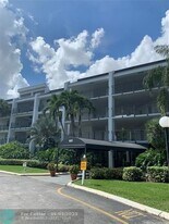 16051 Blatt Blvd in Weston, FL - Building Photo