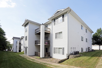 Stonegate in Cedar Rapids, IA - Foto de edificio - Building Photo