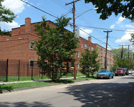 1818 Q St SE in Washington, DC - Foto de edificio - Building Photo