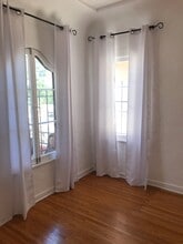 916 S Orange Grove Ave, Unit 916 in Los Angeles, CA - Foto de edificio - Building Photo