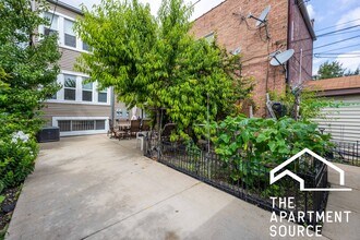 3055 N Kimball Ave, Unit 2 in Chicago, IL - Building Photo - Building Photo