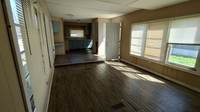 209 S Ave B in Burkburnett, TX - Foto de edificio - Building Photo