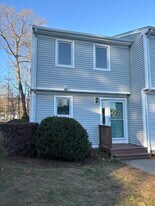 28 Mallard Cove Rd in East Hampton, CT - Building Photo