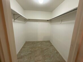 915 Rutledge Dr in Laredo, TX - Building Photo - Building Photo