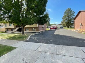 3943 S 700 W, Unit Apt 3 in Riverdale, UT - Foto de edificio - Building Photo