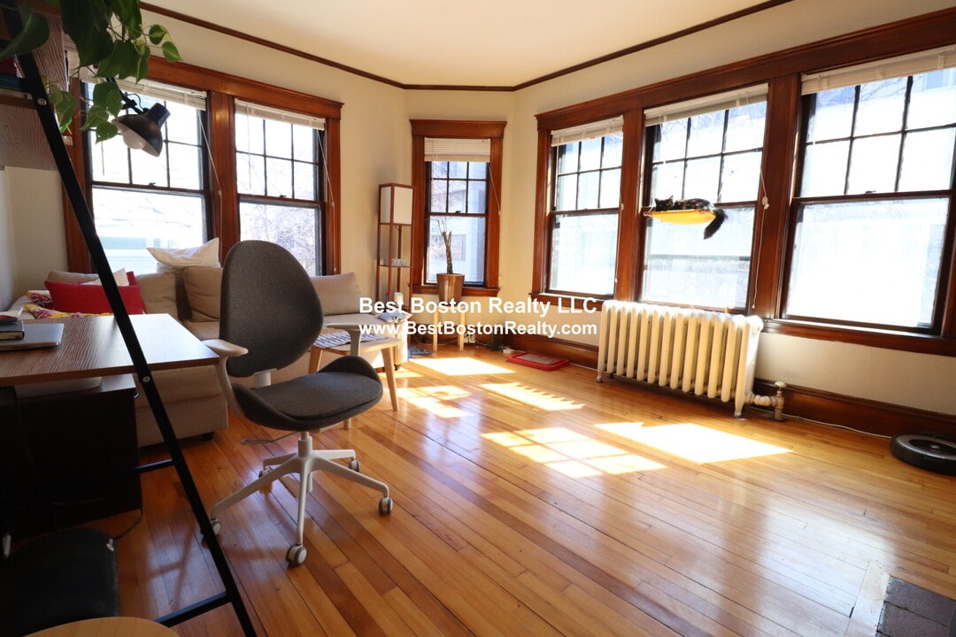 11 Story St, Unit 32 in Cambridge, MA - Building Photo