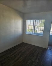 1244 W 87th St, Unit 1 4 in Los Angeles, CA - Foto de edificio - Building Photo