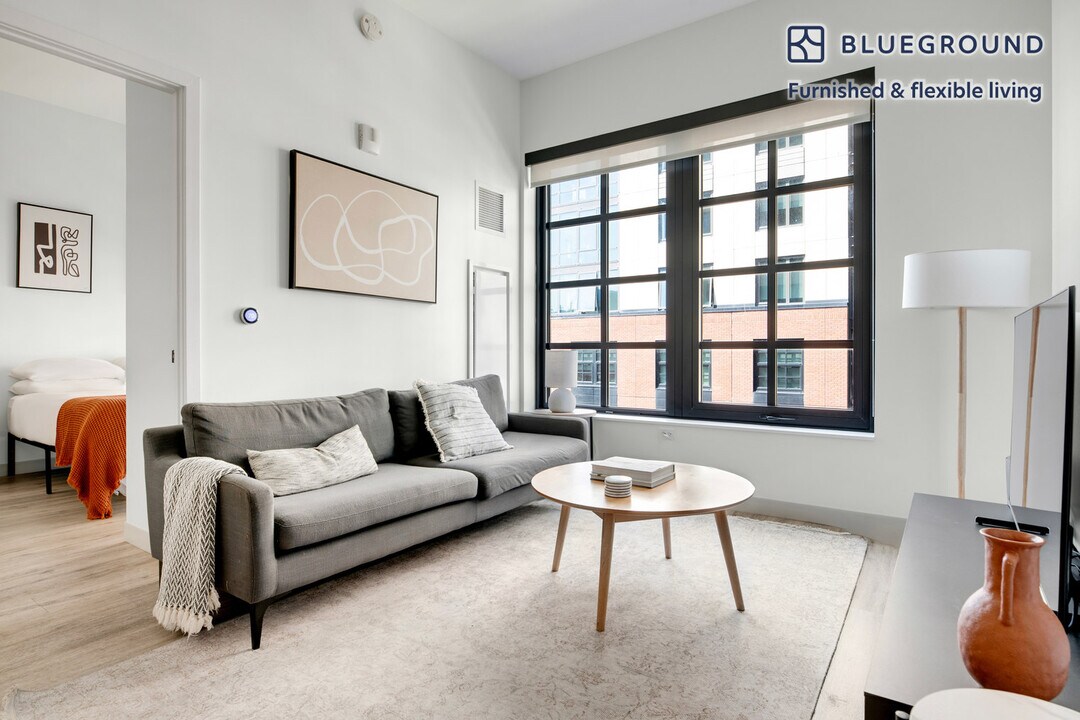 99 E Dedham St in Boston, MA - Building Photo