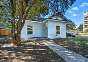 440 W Brooklyn Ave in Dallas, TX - Building Photo