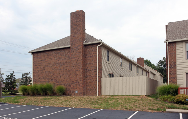 Olde Sawmill Townhomes in Dublin, OH - Building Photo - Building Photo