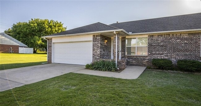 property at 816 Kinkade Pl