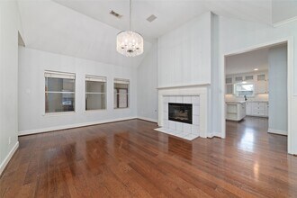 6511 Mesa Vista Ct in Houston, TX - Building Photo - Building Photo