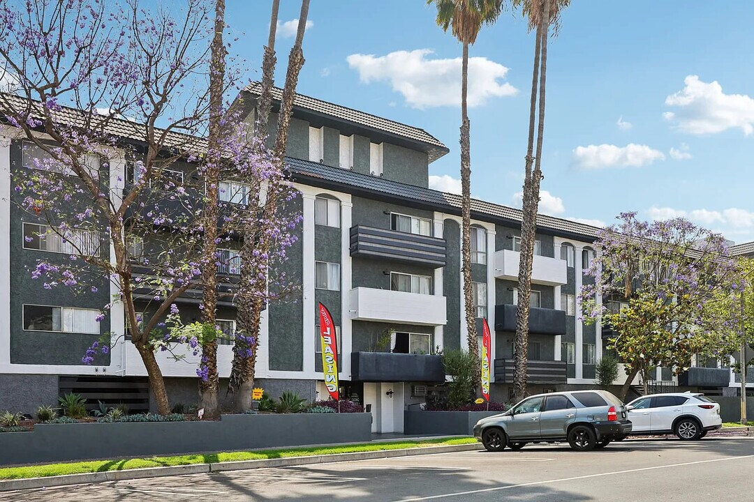 424 S Ardmore Ave in Los Angeles, CA - Building Photo