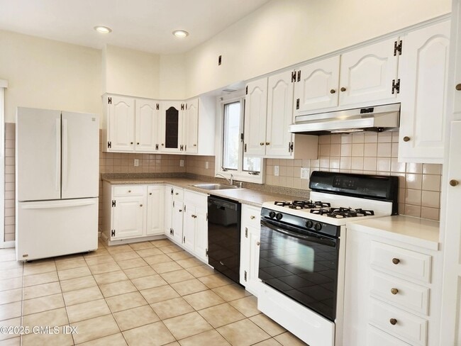 property at 19 Valley Rd