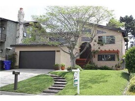 13853 Boquita Dr in Del Mar, CA - Building Photo