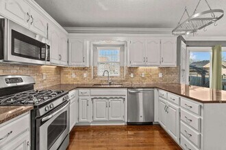 824 SE 11 Terrace in Lee's Summit, MO - Building Photo - Building Photo