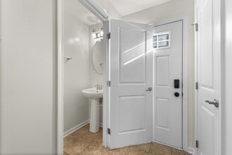 712 White Walnut Ln in Brooklyn Park, MD - Building Photo - Building Photo