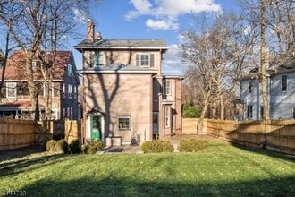 17 Hill St in Morristown, NJ - Building Photo - Building Photo