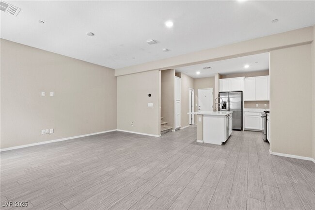 49 Alamere Falls Dr in Las Vegas, NV - Building Photo - Building Photo