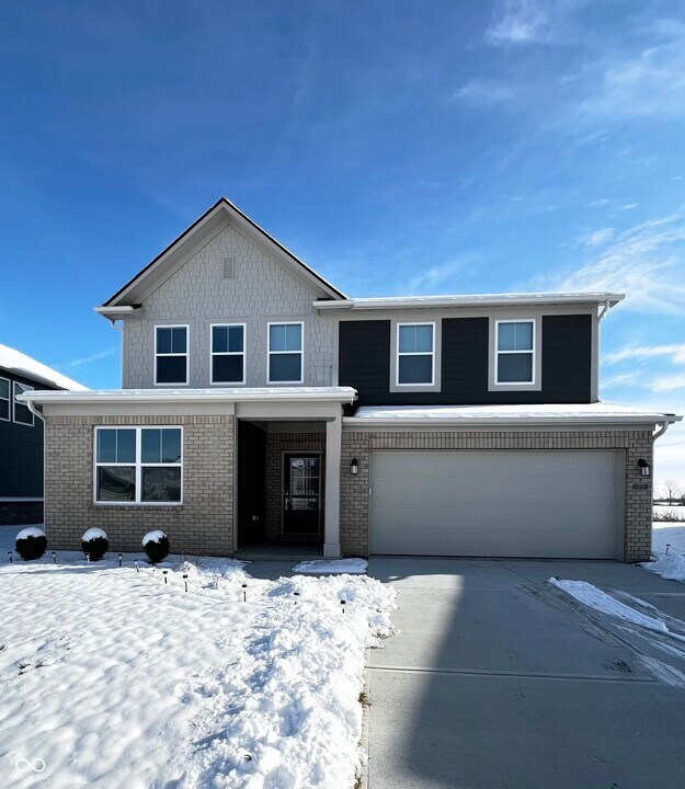 2725 Linwood Ave in Greenwood, IN - Building Photo