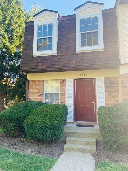 2460 S Burberry Ln in Bloomington, IN - Building Photo