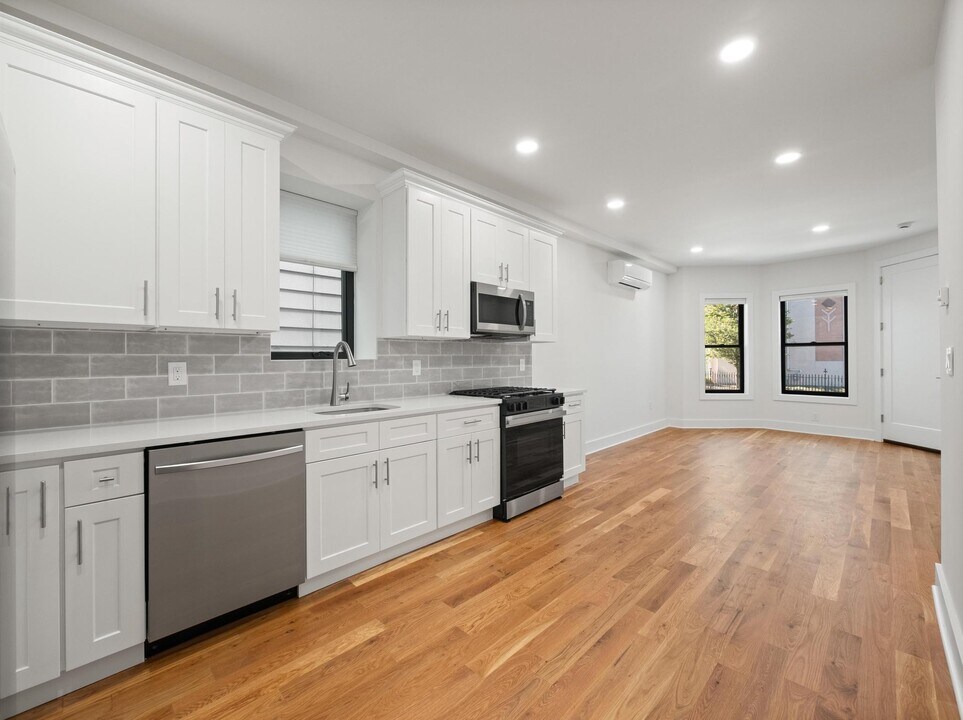 858 W SIDE Ave in Jersey City, NJ - Building Photo