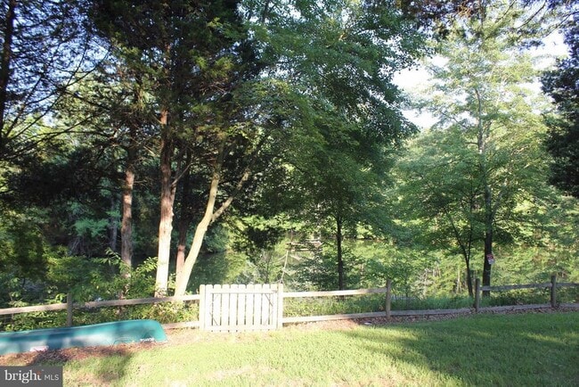 13501 Clear Lake Ct in Herndon, VA - Building Photo - Building Photo