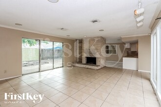 7431 Navidad Rd, Unit N01 in Houston, TX - Building Photo - Building Photo