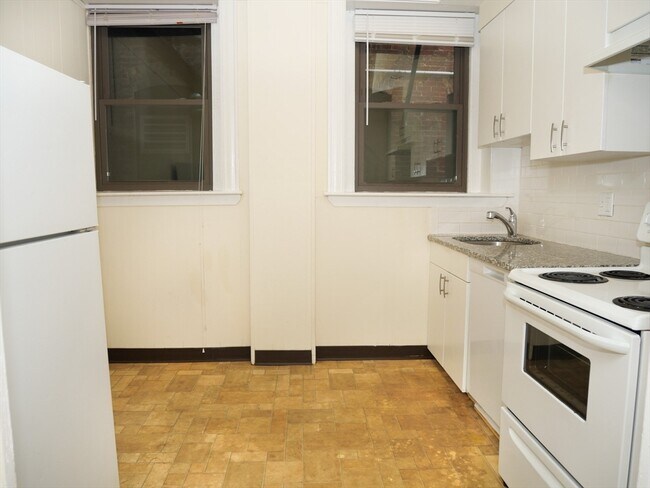 1370 Beacon St, Unit 4