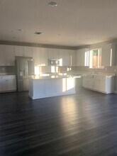 2011 Jalen St in Hollister, CA - Foto de edificio - Building Photo