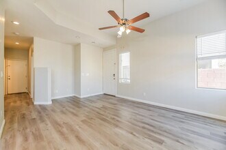 328 Sweet Sugar Pine Dr in Henderson, NV - Building Photo - Building Photo