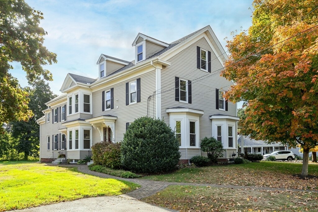 35 South St in Medfield, MA - Building Photo