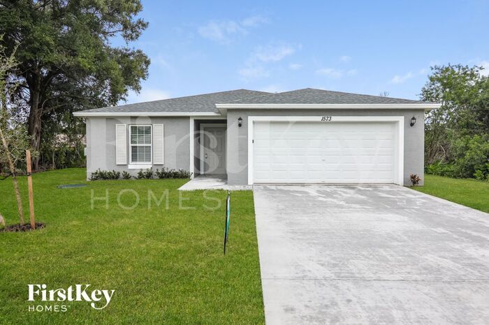 1573 SW Bermel Ave in Port St. Lucie, FL - Building Photo
