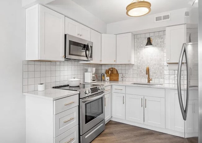 property at 5813 Brentwood Trace