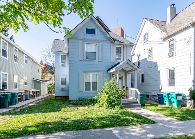 1210 Washtenaw Ct in Ann Arbor, MI - Building Photo - Building Photo