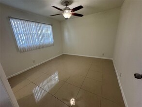 30 SE 4th Ave, Unit 116 in Hallandale Beach, FL - Building Photo - Building Photo