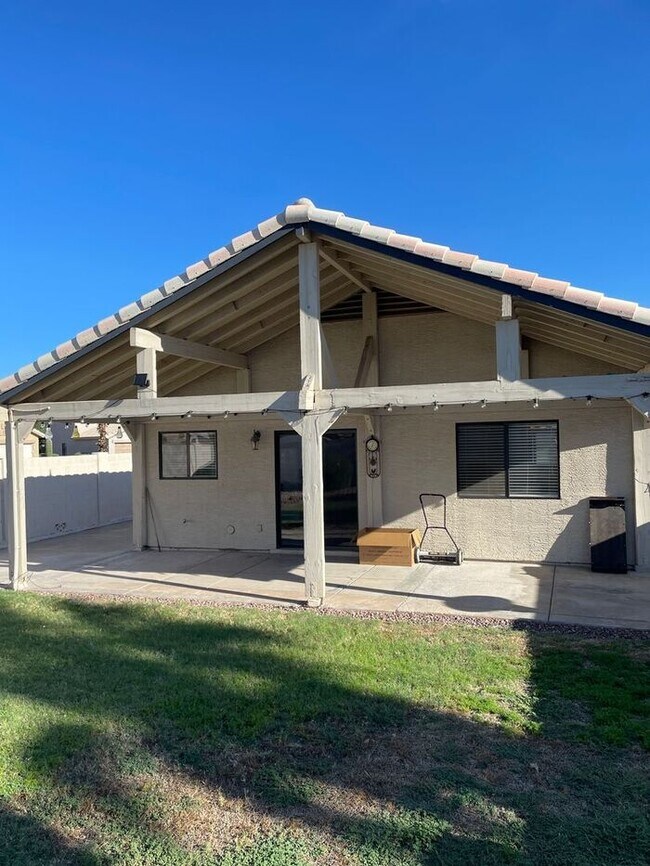 property at 2146 E Robin Ln