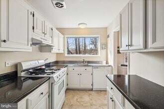 10600 Kenilworth Ave in Bethesda, MD - Foto de edificio - Building Photo